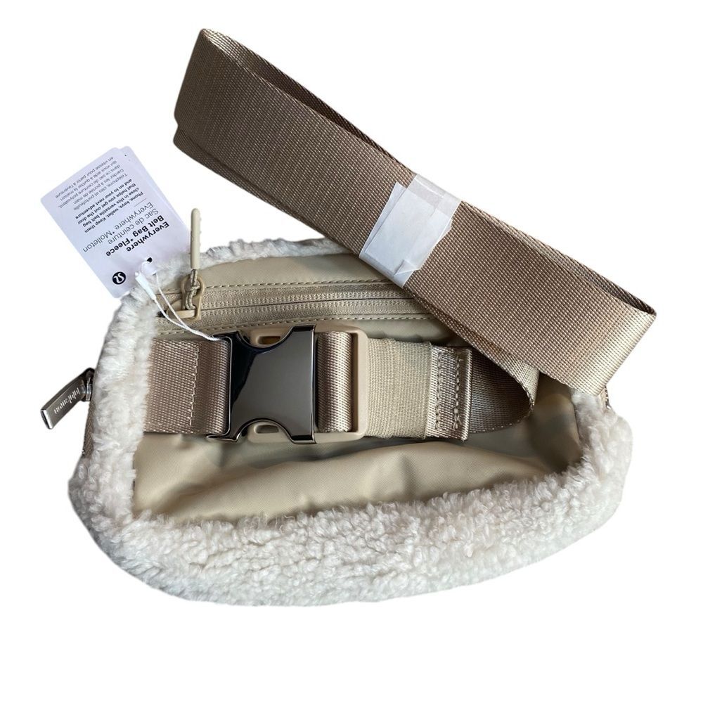 Lululemon Everywhere Belt Bag Fleece‎ Natural Beige Tan Silver Hardware New - Picture 4 of 9